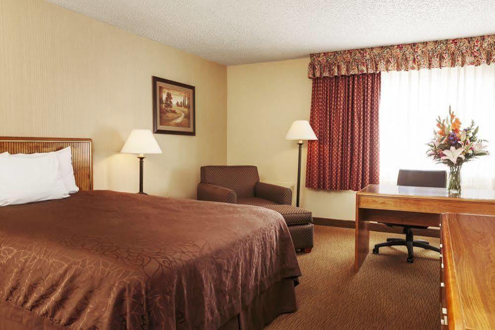 High Desert Inn Elko Bagian luar foto