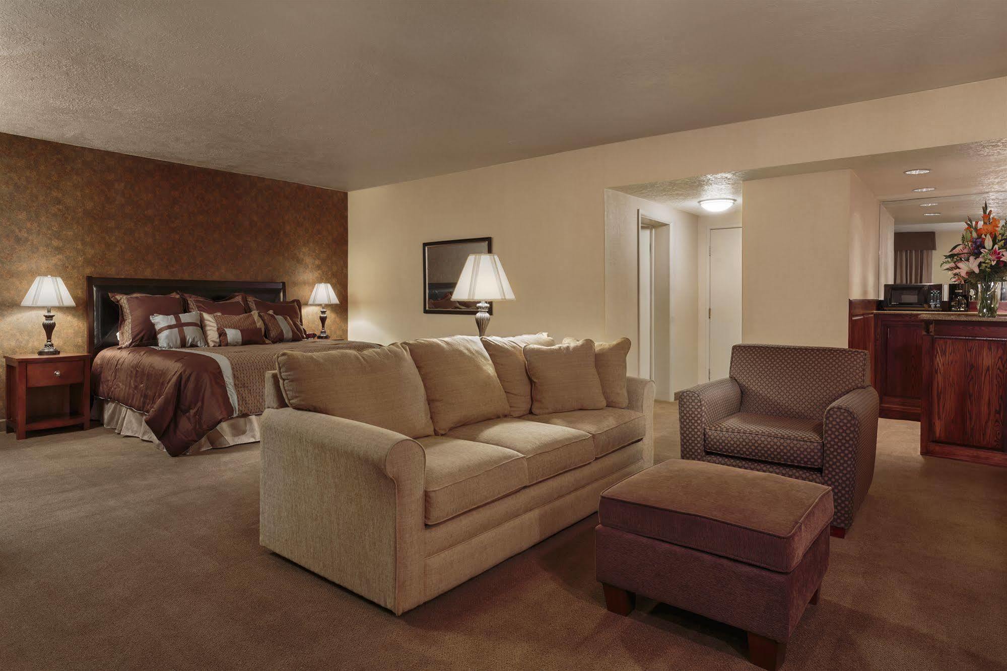 High Desert Inn Elko Bagian luar foto
